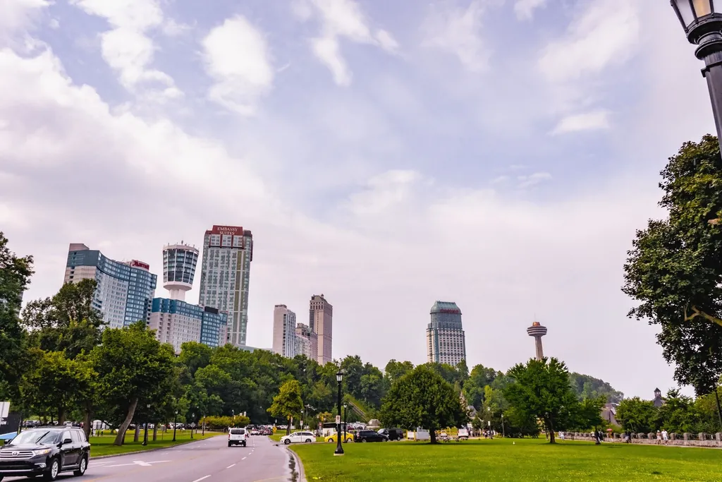 Niagara Parkway skyline view from ground level